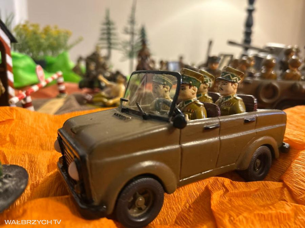 Drewaniane wojsko Piotra Klimka z Wałbrzycha