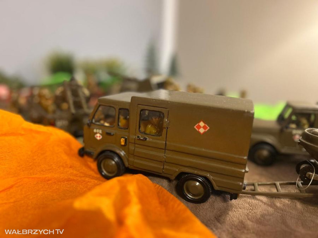 Drewaniane wojsko Piotra Klimka z Wałbrzycha