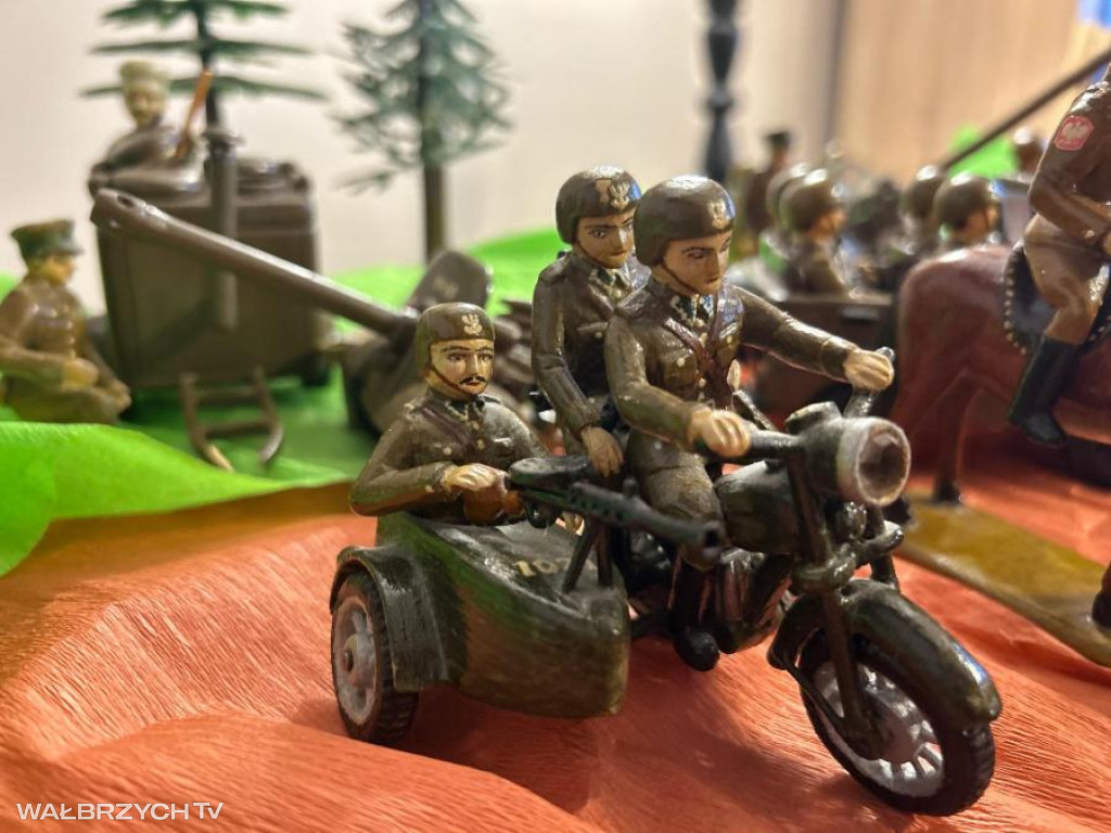 Drewaniane wojsko Piotra Klimka z Wałbrzycha