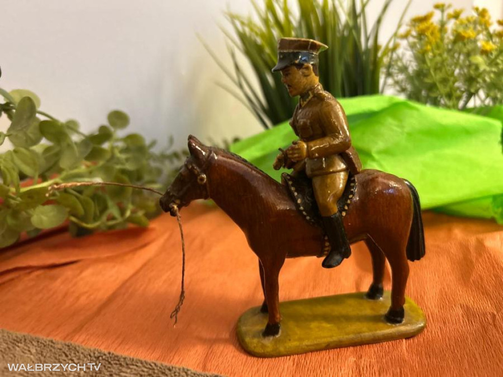 Drewaniane wojsko Piotra Klimka z Wałbrzycha