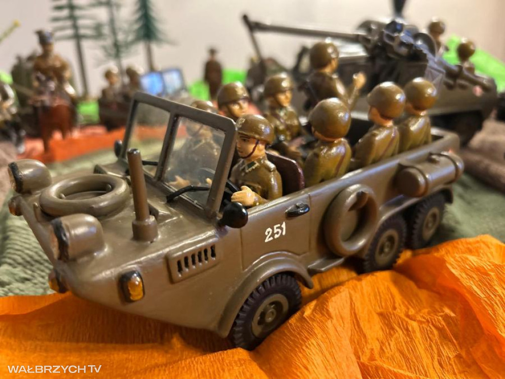 Drewaniane wojsko Piotra Klimka z Wałbrzycha