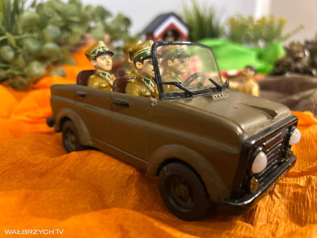 Drewaniane wojsko Piotra Klimka z Wałbrzycha