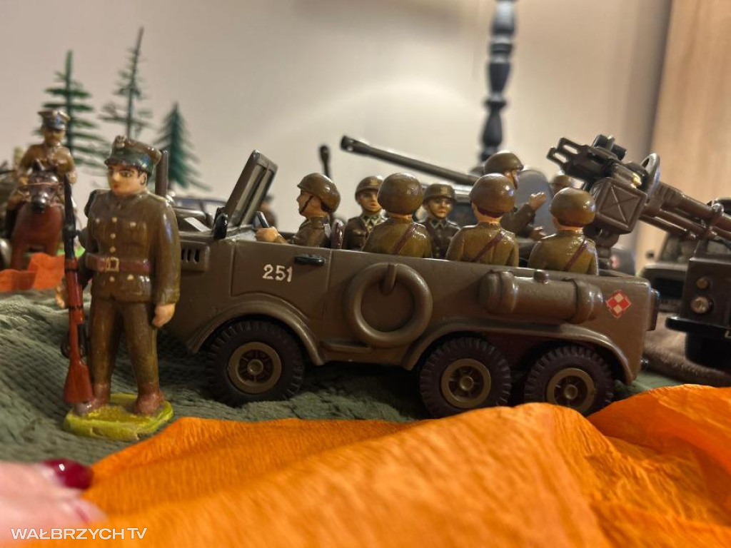 Drewaniane wojsko Piotra Klimka z Wałbrzycha