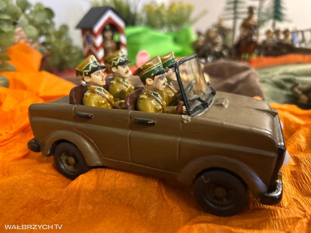 Drewaniane wojsko Piotra Klimka z Wałbrzycha