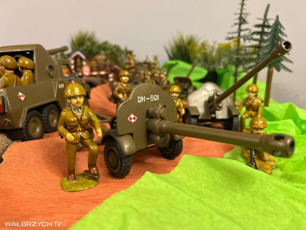 Drewaniane wojsko Piotra Klimka z Wałbrzycha