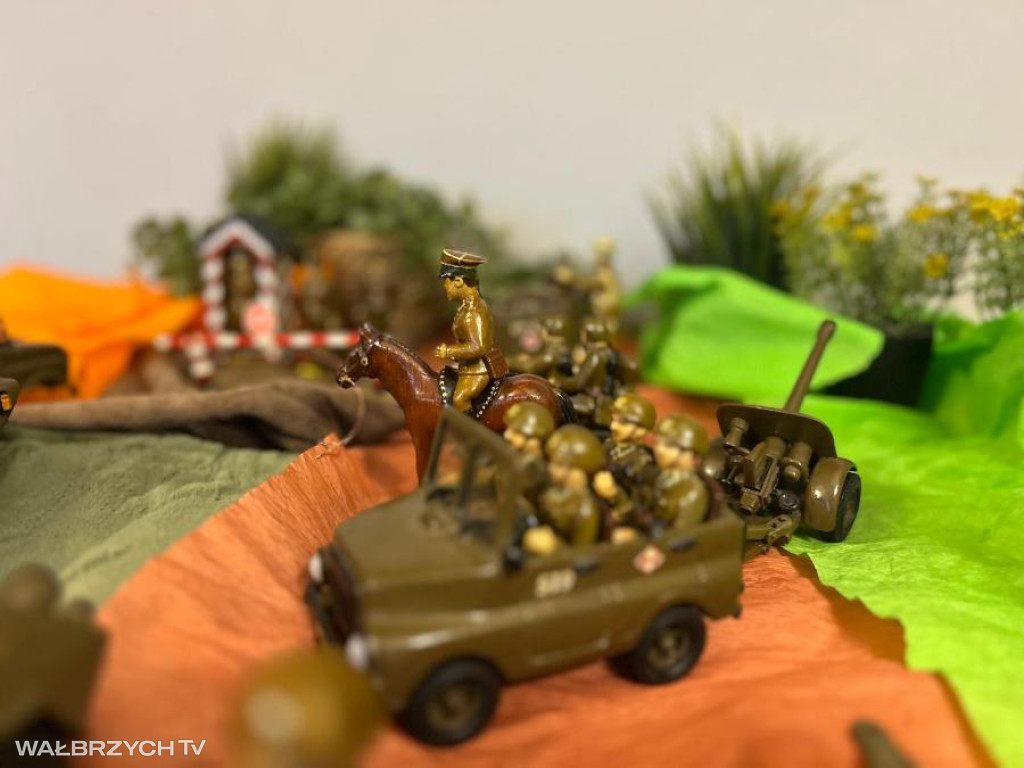 Drewaniane wojsko Piotra Klimka z Wałbrzycha