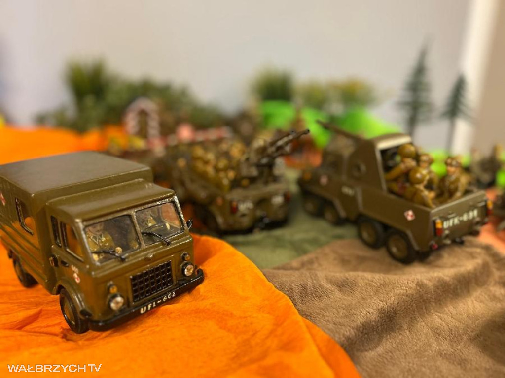 Drewaniane wojsko Piotra Klimka z Wałbrzycha