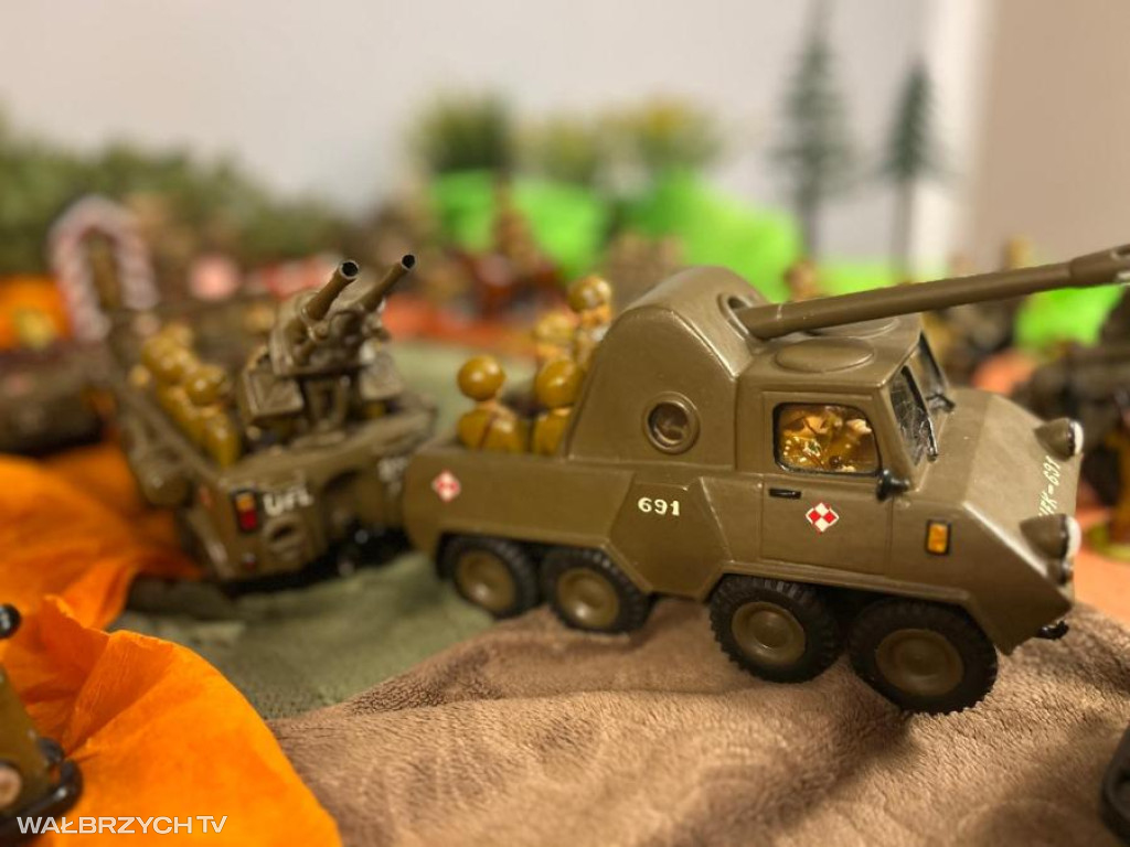 Drewaniane wojsko Piotra Klimka z Wałbrzycha