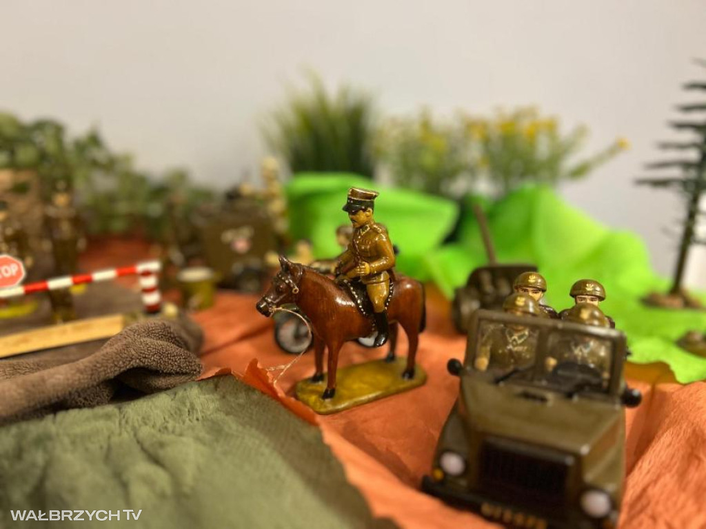 Drewaniane wojsko Piotra Klimka z Wałbrzycha