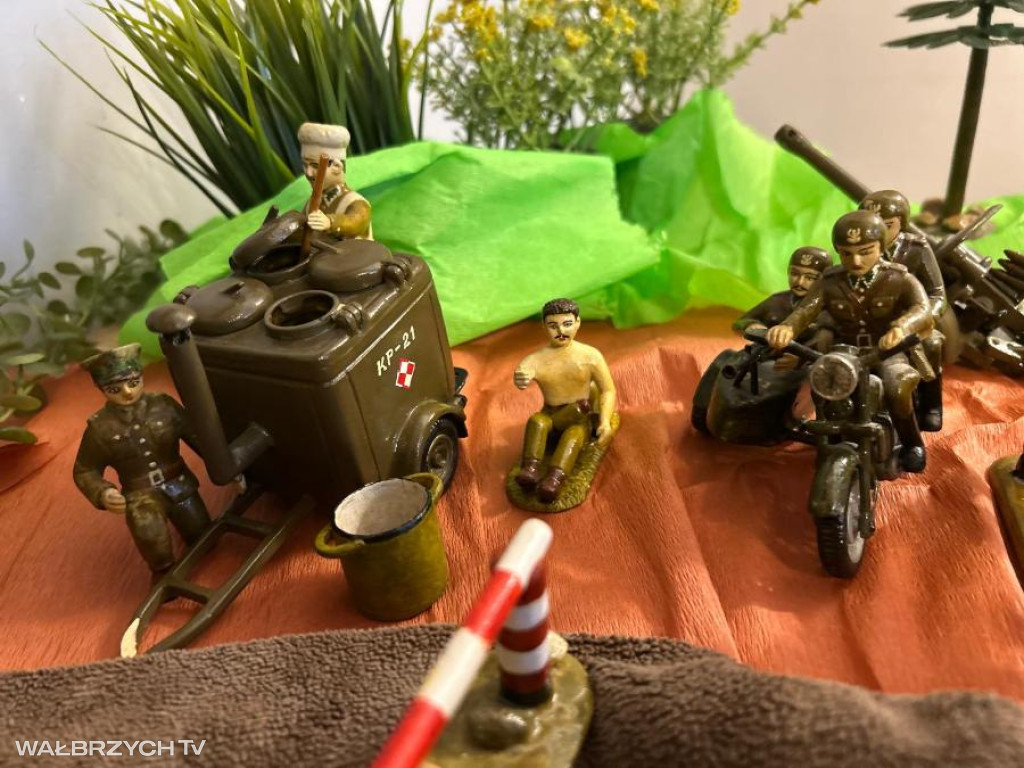 Drewaniane wojsko Piotra Klimka z Wałbrzycha