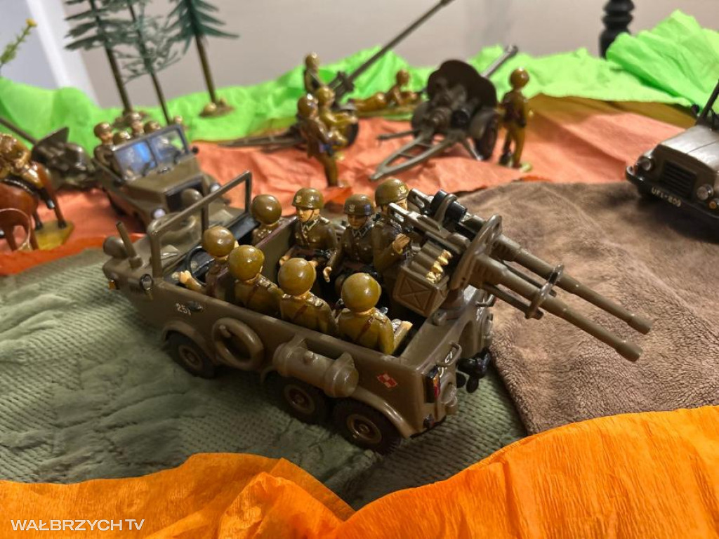 Drewaniane wojsko Piotra Klimka z Wałbrzycha