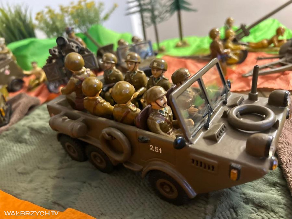 Drewaniane wojsko Piotra Klimka z Wałbrzycha