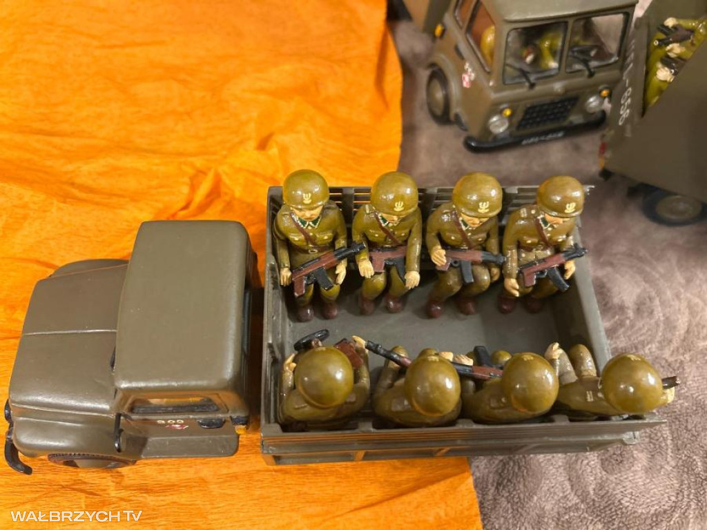 Drewaniane wojsko Piotra Klimka z Wałbrzycha