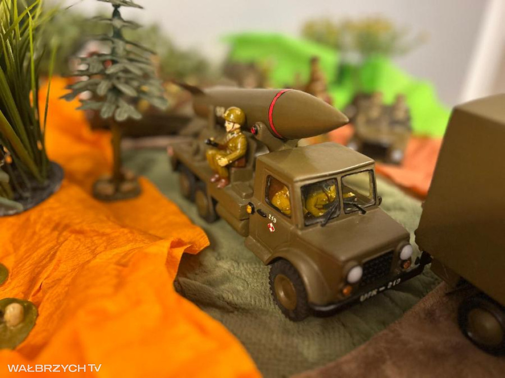 Drewaniane wojsko Piotra Klimka z Wałbrzycha