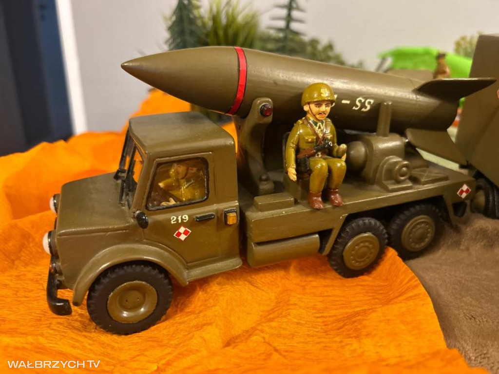 Drewaniane wojsko Piotra Klimka z Wałbrzycha