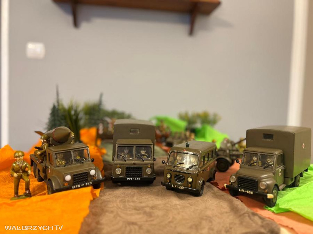 Drewaniane wojsko Piotra Klimka z Wałbrzycha