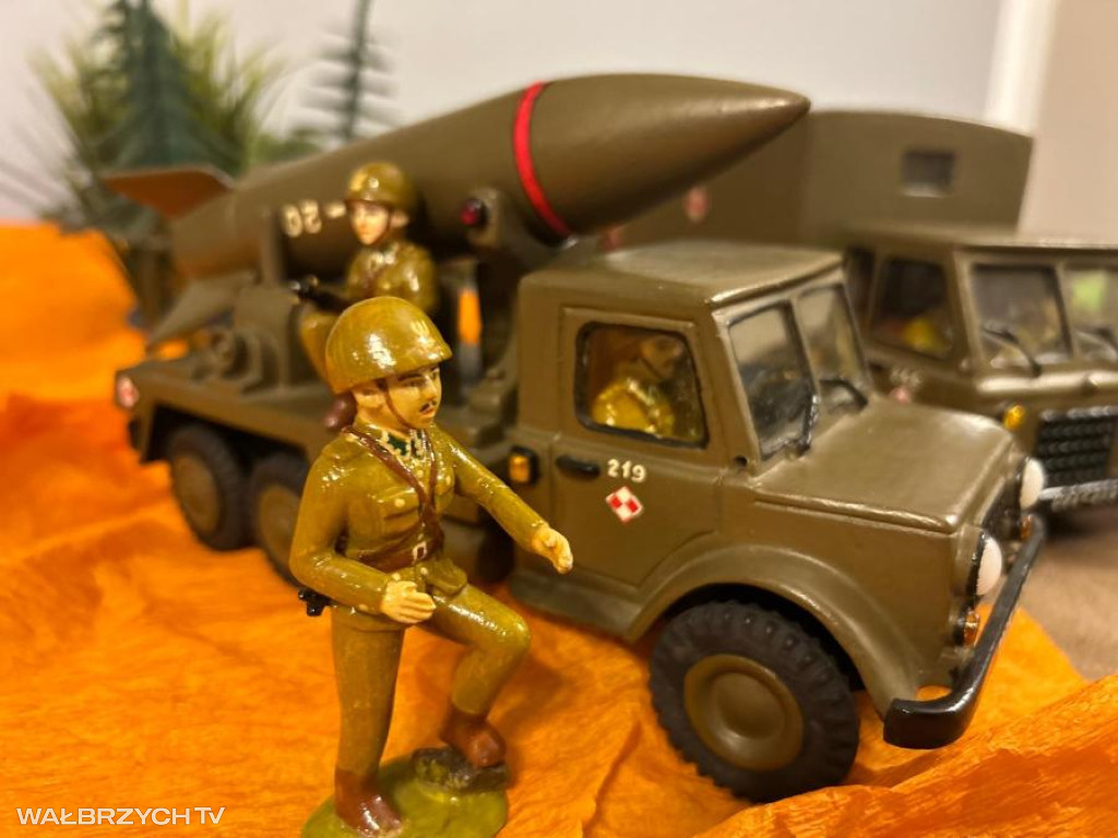 Drewaniane wojsko Piotra Klimka z Wałbrzycha