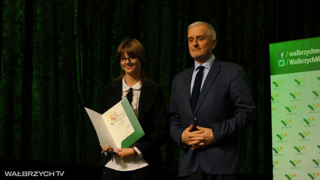 Stypendia dla najzdolniejszych uczniów i studentów