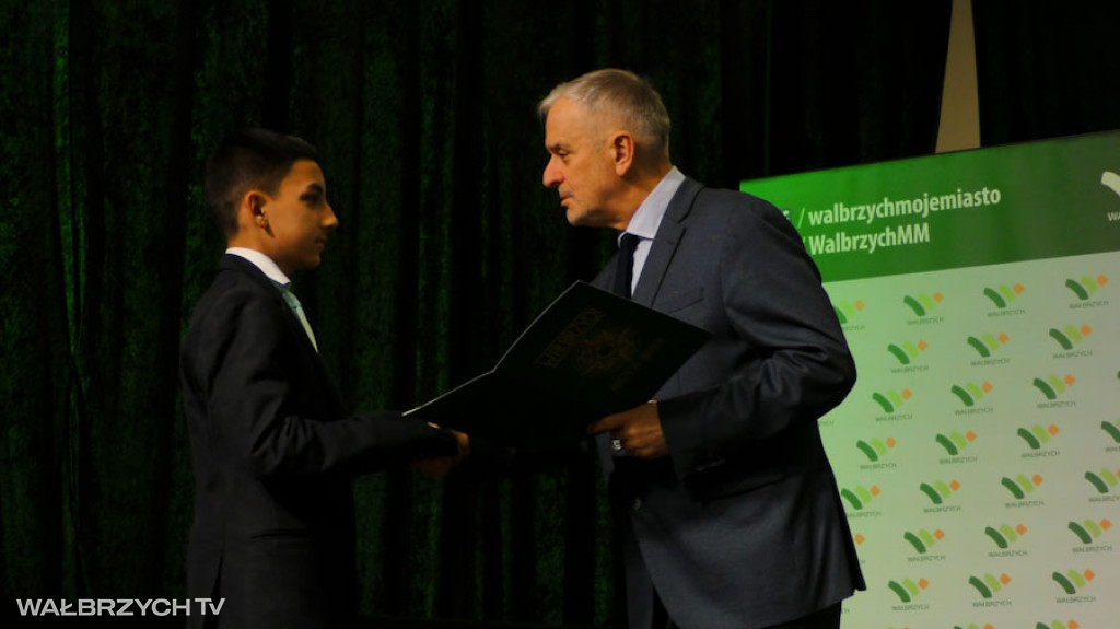 Stypendia dla najzdolniejszych uczniów i studentów