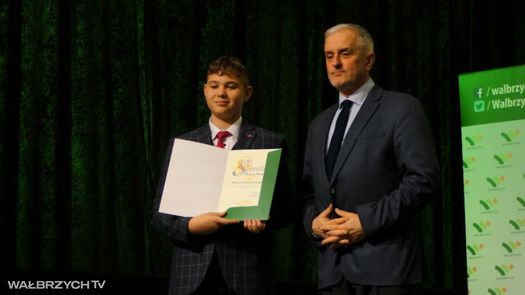 Stypendia dla najzdolniejszych uczniów i studentów