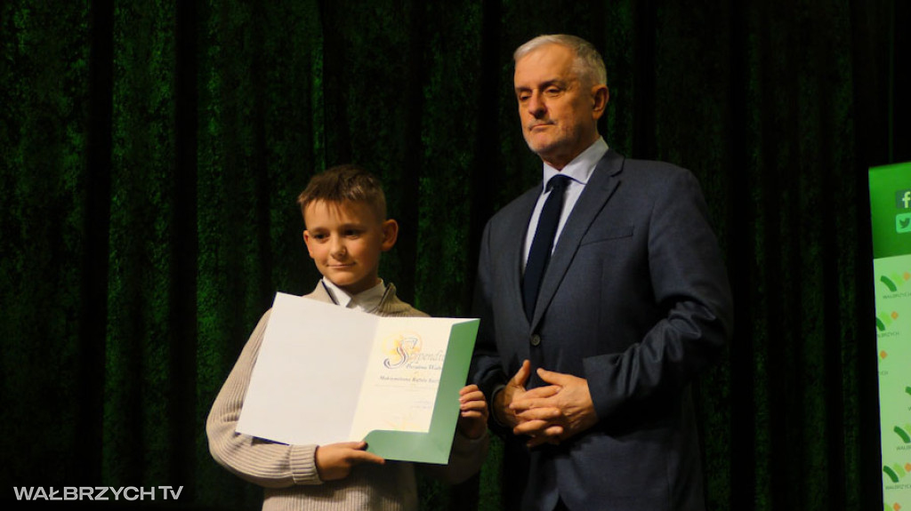 Stypendia dla najzdolniejszych uczniów i studentów