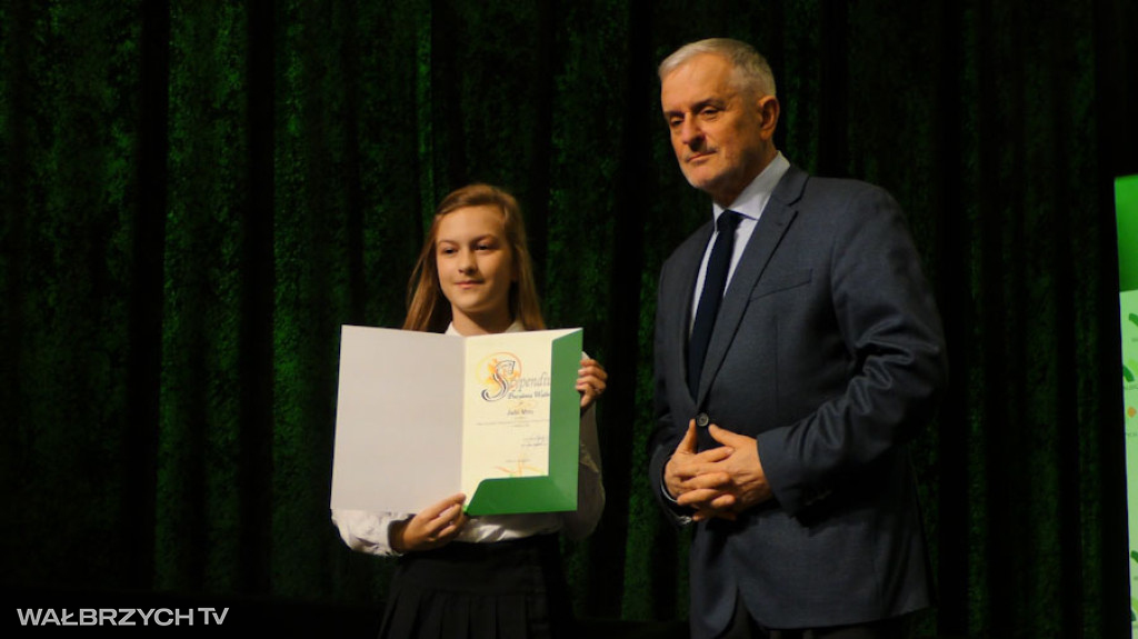 Stypendia dla najzdolniejszych uczniów i studentów