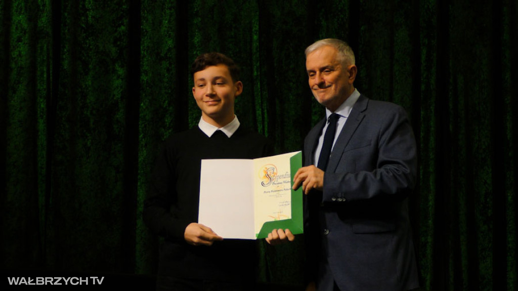 Stypendia dla najzdolniejszych uczniów i studentów