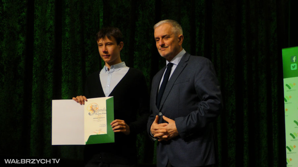 Stypendia dla najzdolniejszych uczniów i studentów