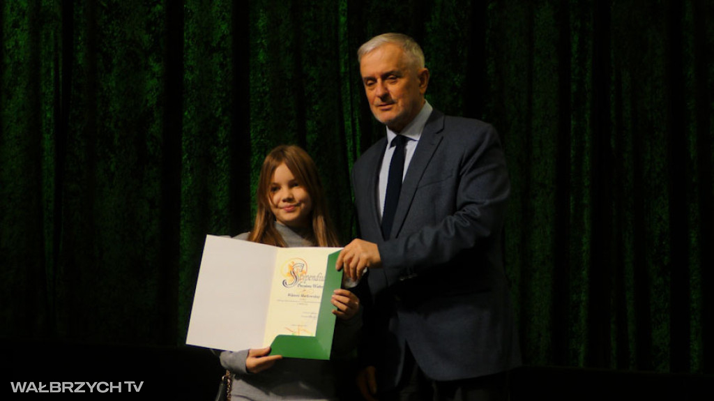 Stypendia dla najzdolniejszych uczniów i studentów