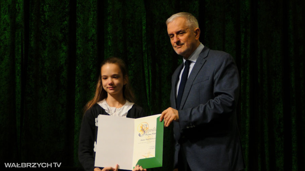 Stypendia dla najzdolniejszych uczniów i studentów