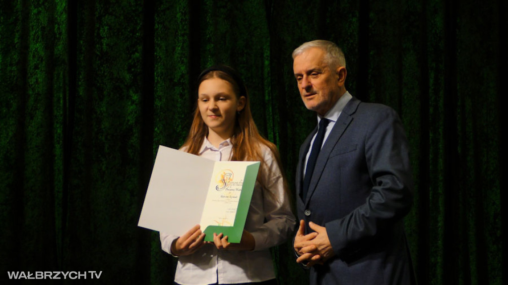 Stypendia dla najzdolniejszych uczniów i studentów