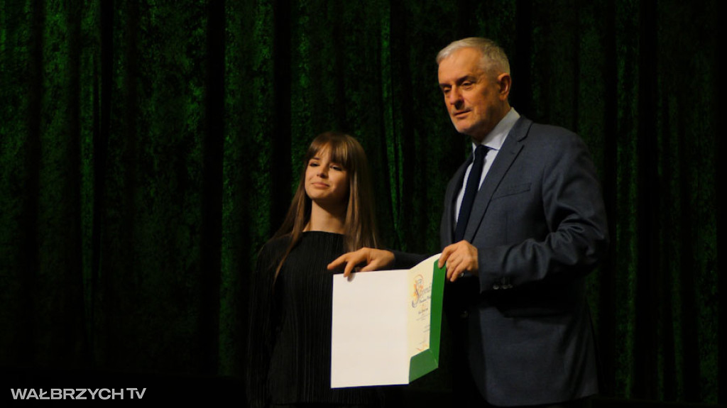 Stypendia dla najzdolniejszych uczniów i studentów