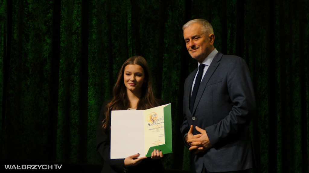 Stypendia dla najzdolniejszych uczniów i studentów