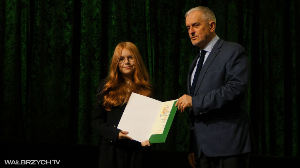 Stypendia dla najzdolniejszych uczniów i studentów