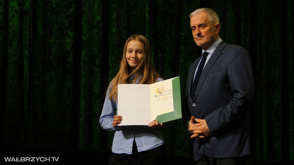 Stypendia dla najzdolniejszych uczniów i studentów