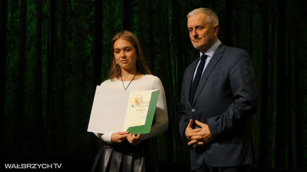 Stypendia dla najzdolniejszych uczniów i studentów