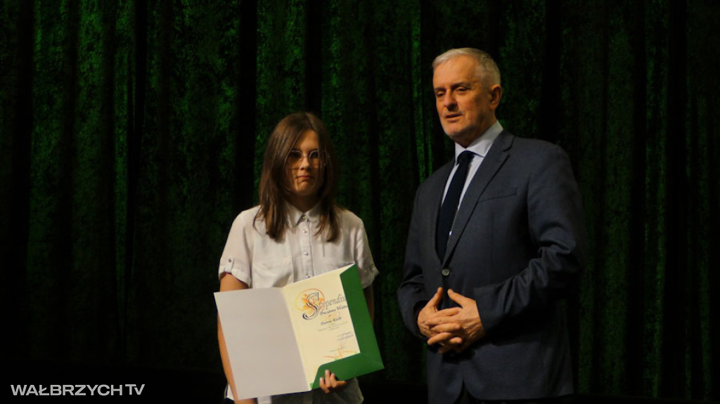 Stypendia dla najzdolniejszych uczniów i studentów