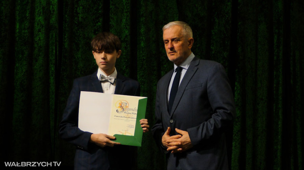 Stypendia dla najzdolniejszych uczniów i studentów