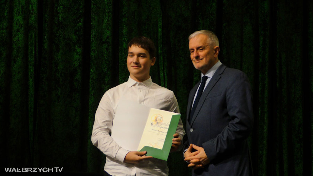 Stypendia dla najzdolniejszych uczniów i studentów