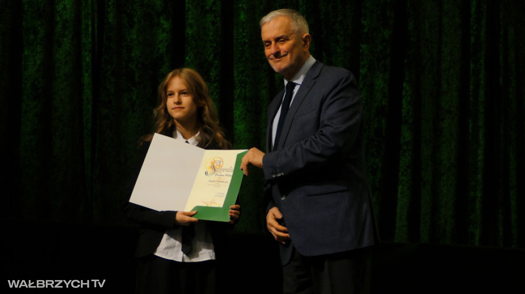 Stypendia dla najzdolniejszych uczniów i studentów