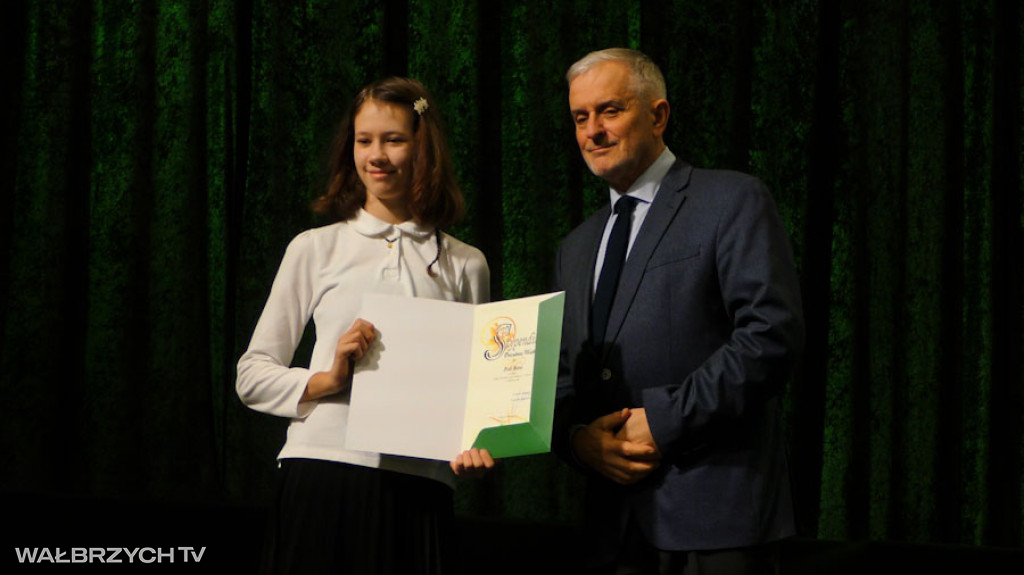 Stypendia dla najzdolniejszych uczniów i studentów