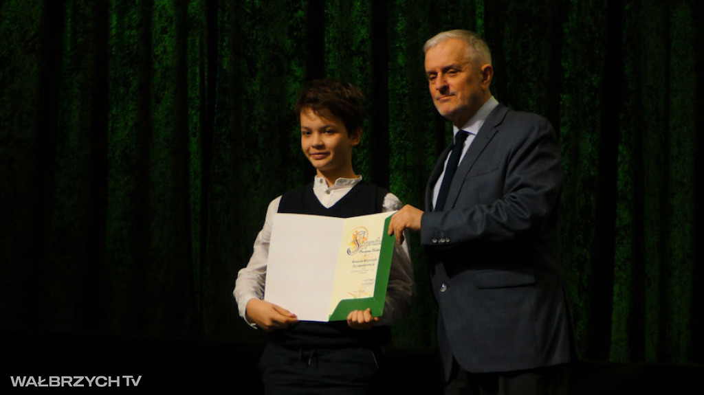 Stypendia dla najzdolniejszych uczniów i studentów