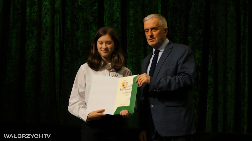 Stypendia dla najzdolniejszych uczniów i studentów