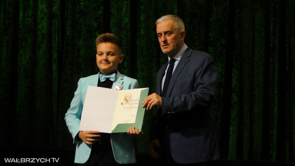 Stypendia dla najzdolniejszych uczniów i studentów