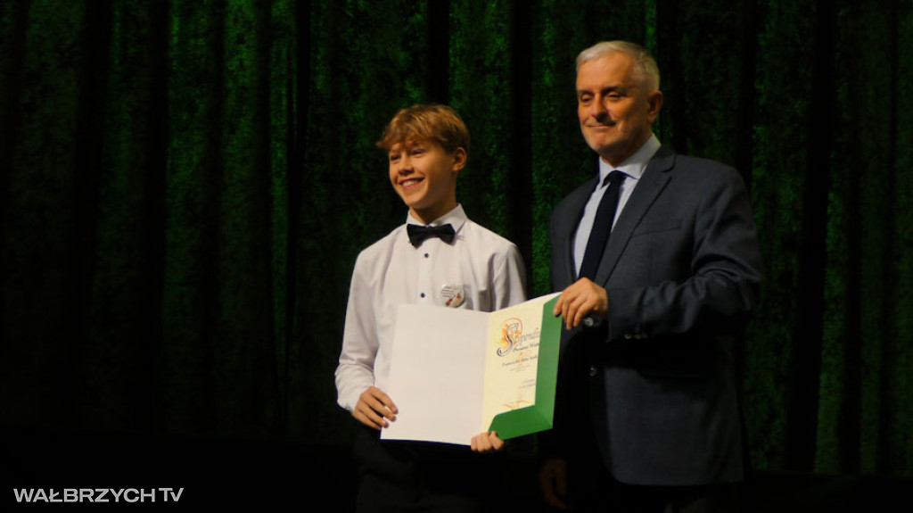 Stypendia dla najzdolniejszych uczniów i studentów