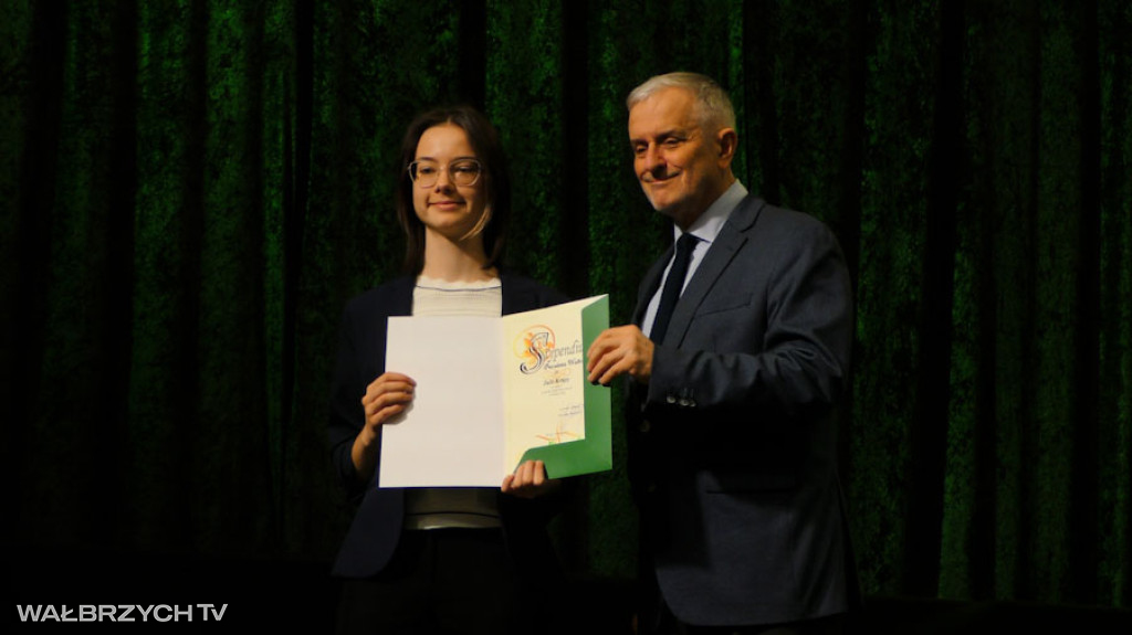 Stypendia dla najzdolniejszych uczniów i studentów