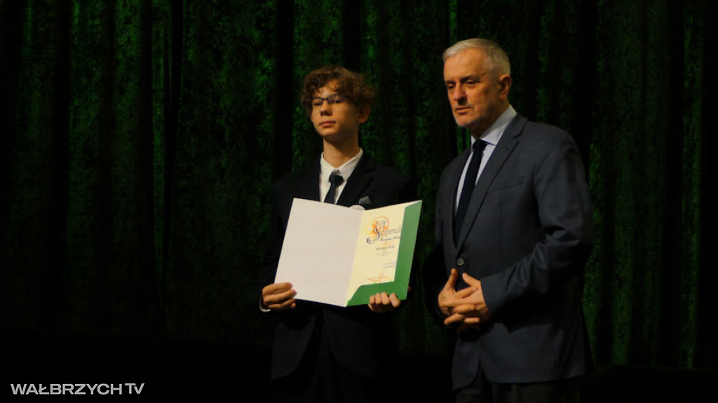 Stypendia dla najzdolniejszych uczniów i studentów