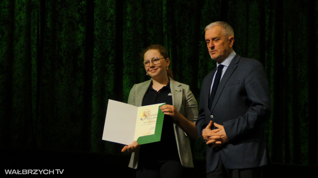 Stypendia dla najzdolniejszych uczniów i studentów