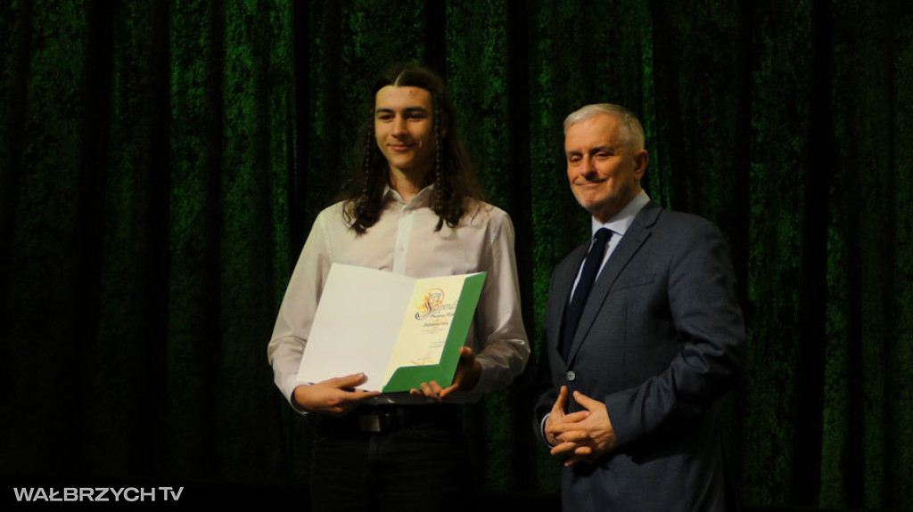 Stypendia dla najzdolniejszych uczniów i studentów