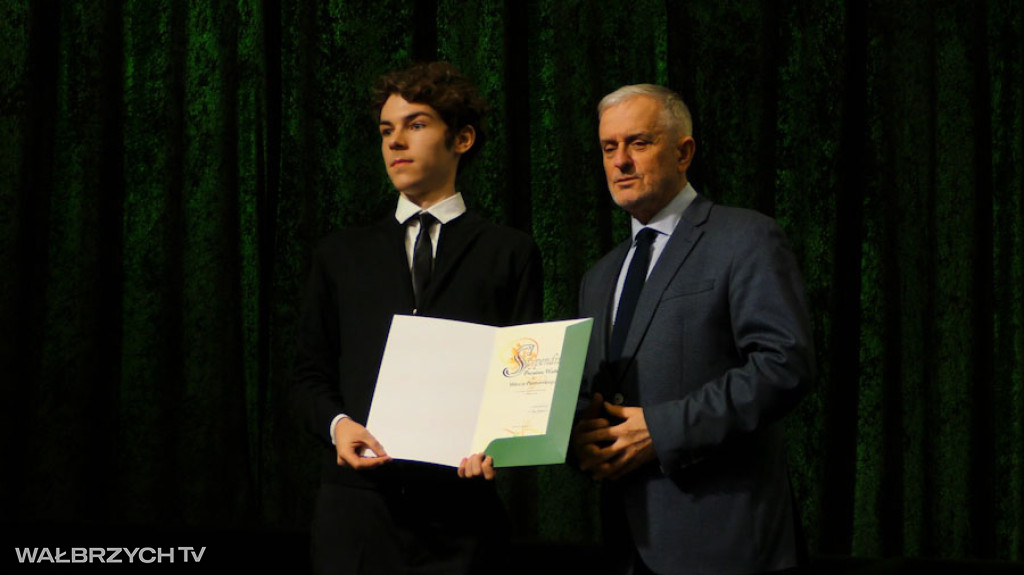 Stypendia dla najzdolniejszych uczniów i studentów